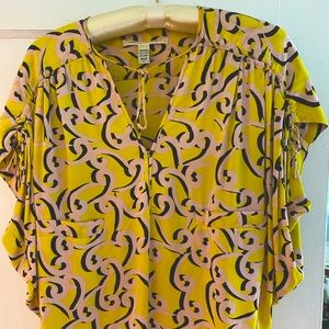 Diane von Furstenberg silk blouse / ruched sleeves / 6